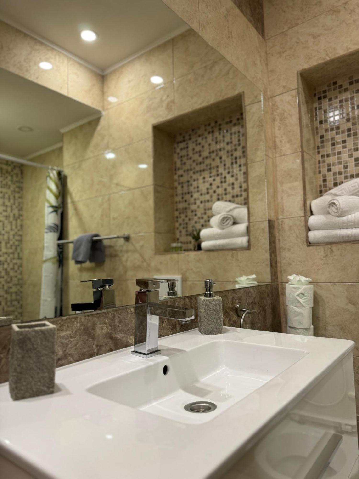 Ada'S Luxury Apartament&Studio - Old City Braşov Exteriör bild