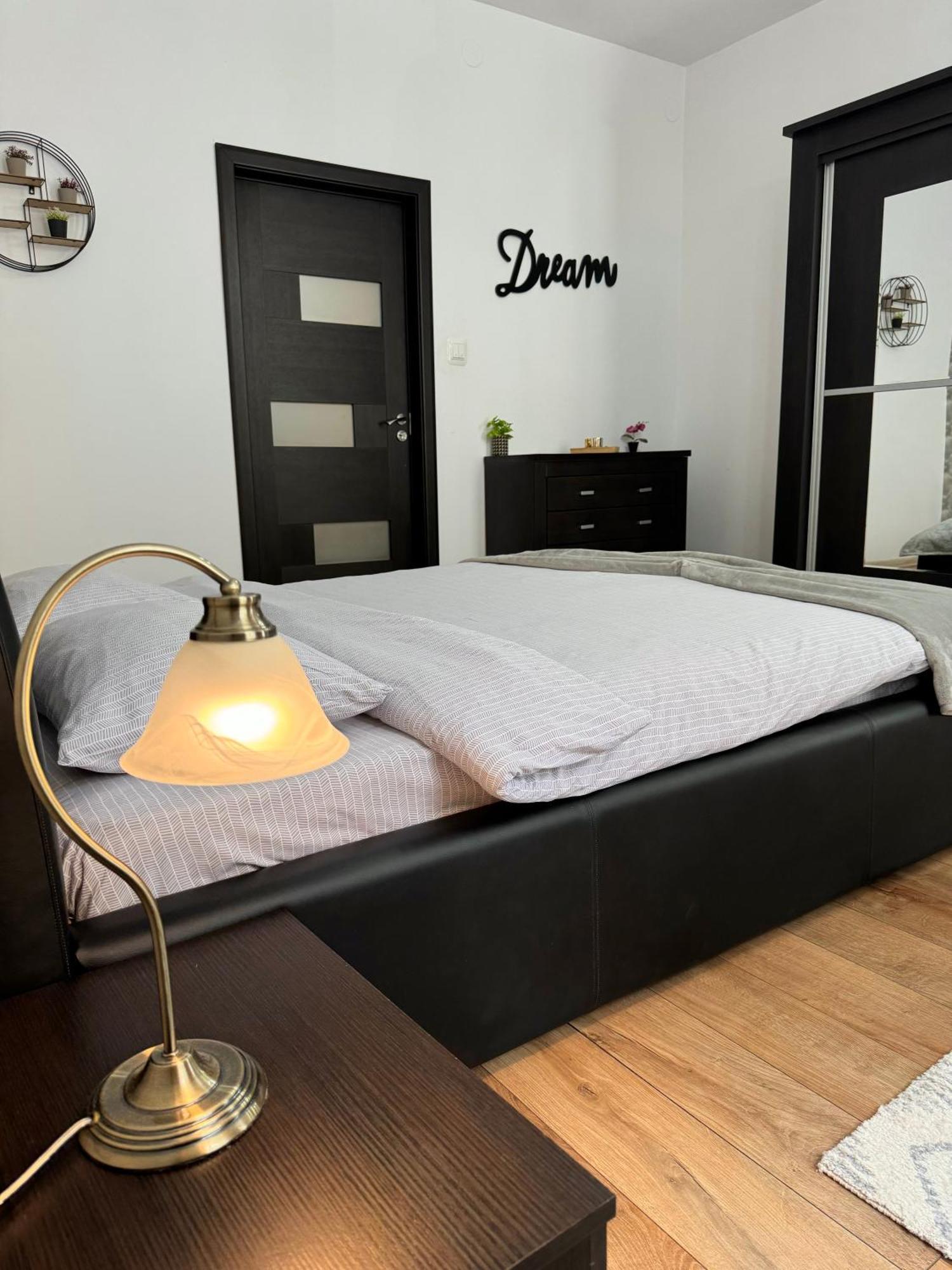 Ada'S Luxury Apartament&Studio - Old City Braşov Exteriör bild